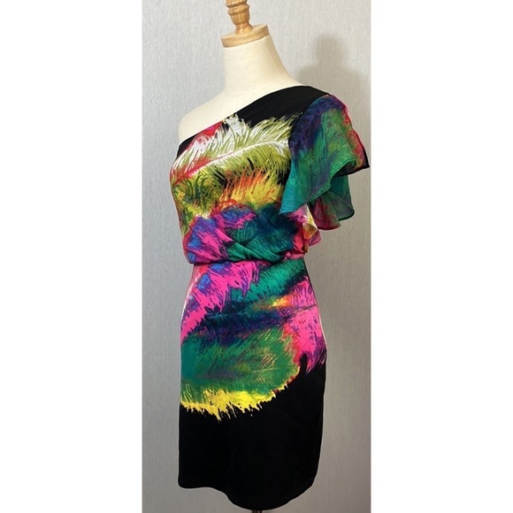 NWT BeBe Multi-colored One Shoulder Feather print Mini Dress Size M - Picture 1 of 10